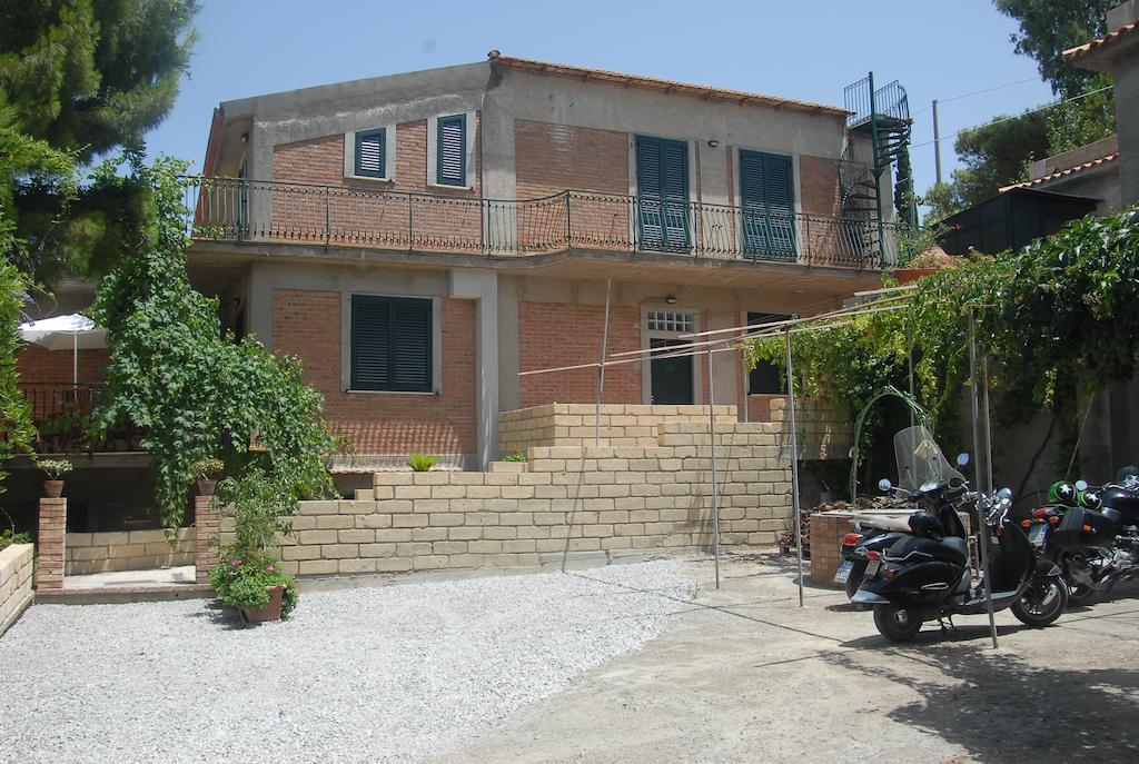 B&B Villa Zia Febronia Patti Exteriör bild