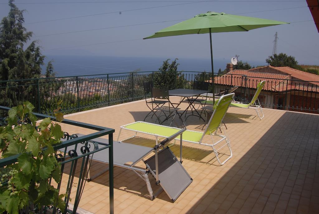 B&B Villa Zia Febronia Patti Exteriör bild