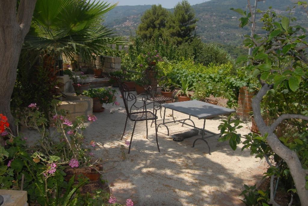 B&B Villa Zia Febronia Patti Exteriör bild
