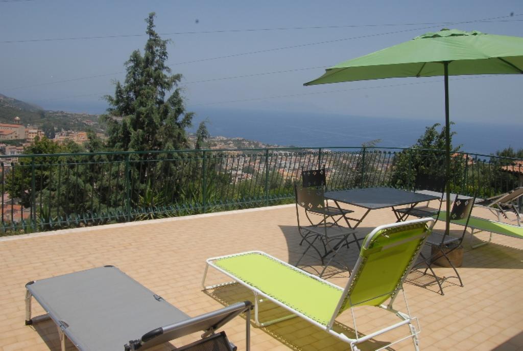 B&B Villa Zia Febronia Patti Exteriör bild
