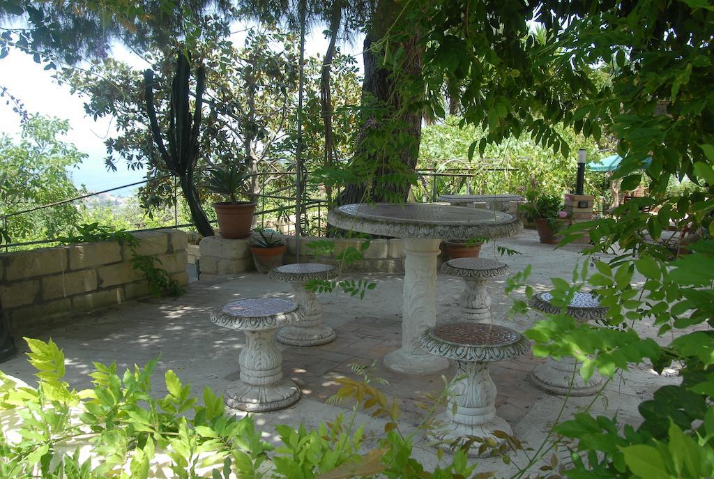 B&B Villa Zia Febronia Patti Exteriör bild